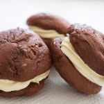 Chocolate whoopie pies with marshmallow fluff icin