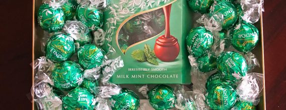 Lindt LINDOR Cornet Milk Mint 200g & LINDOR 3-piece Milk Mint 37g