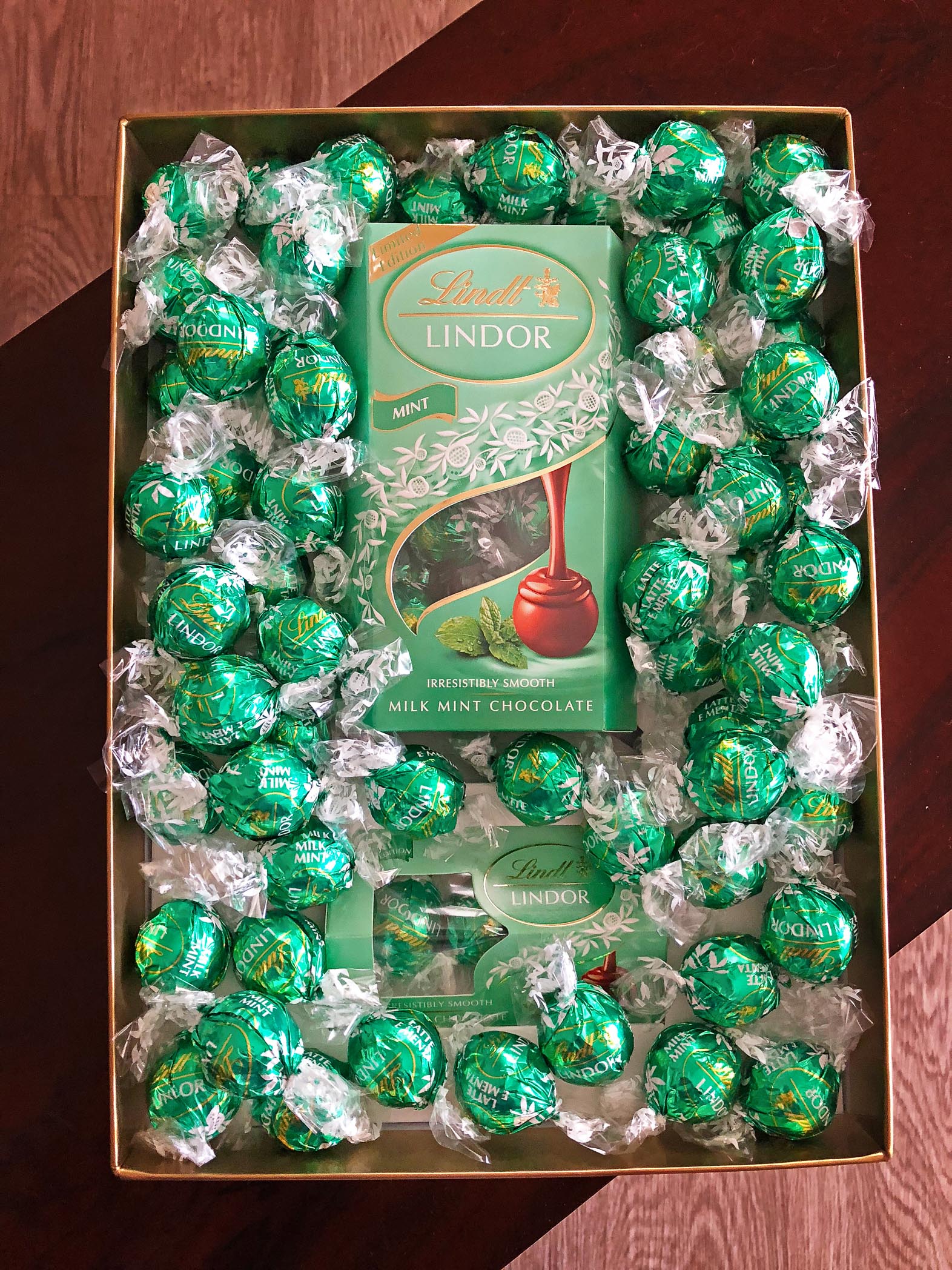 Lindt LINDOR Milk & Mint Cornet 200g